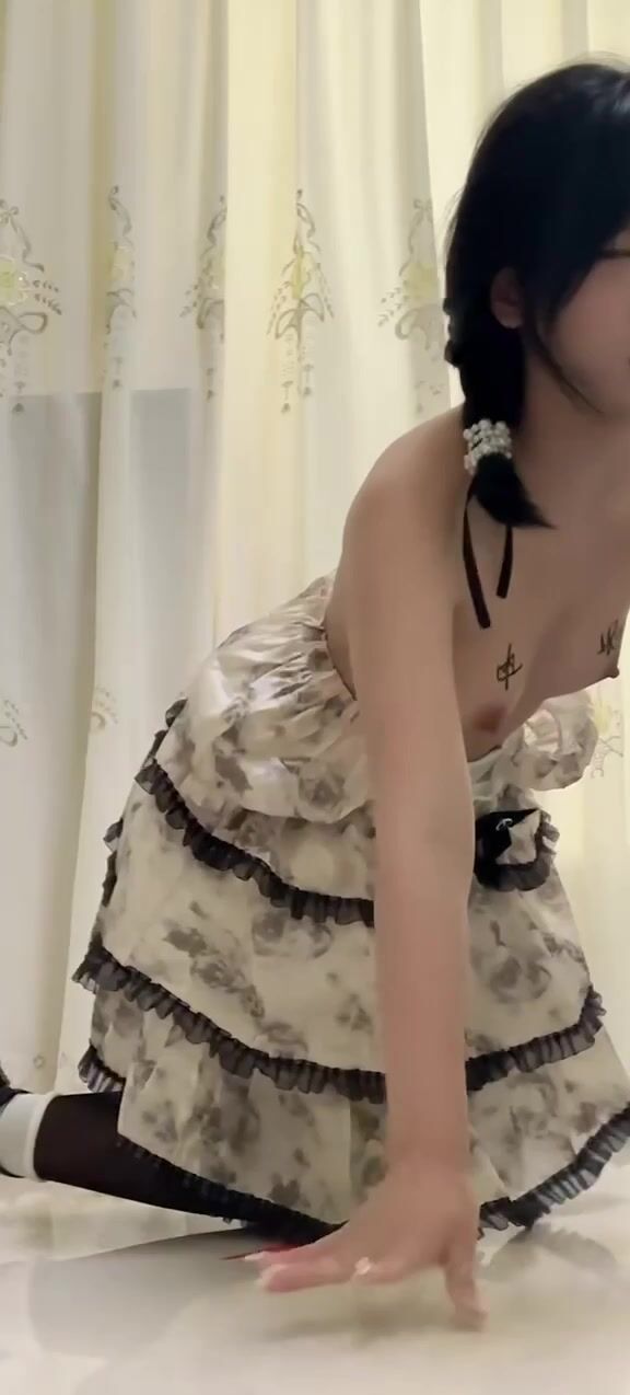 Em teen loli bím múp cosplay đeo đuôi cáo vào lỗ đít thích làm slave nằm móc lồn dâm2